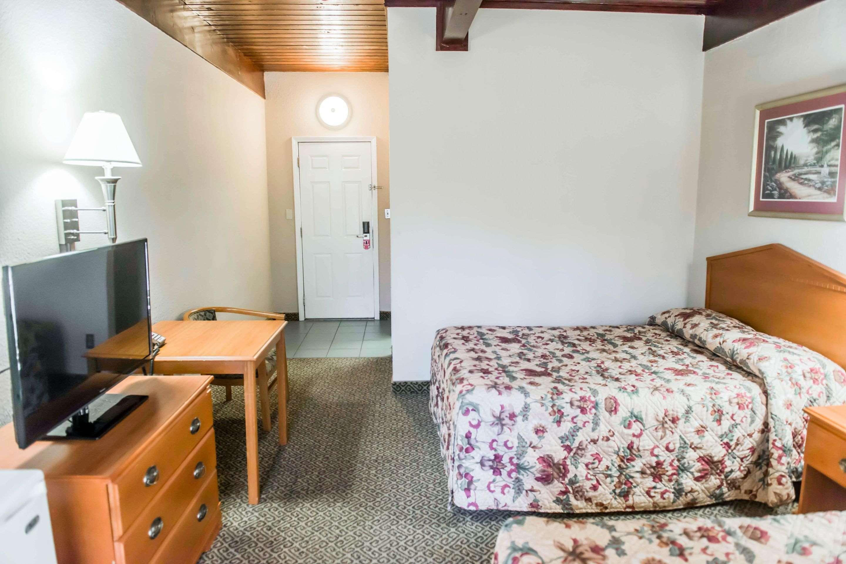 Econo Lodge Tallahassee Near Capital -University Extérieur photo